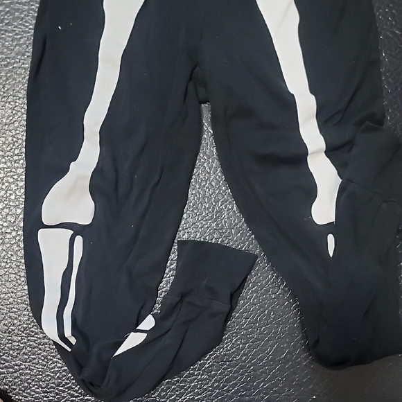 White Skeleton Bone Print Black Leggings - Picture 3 of 9